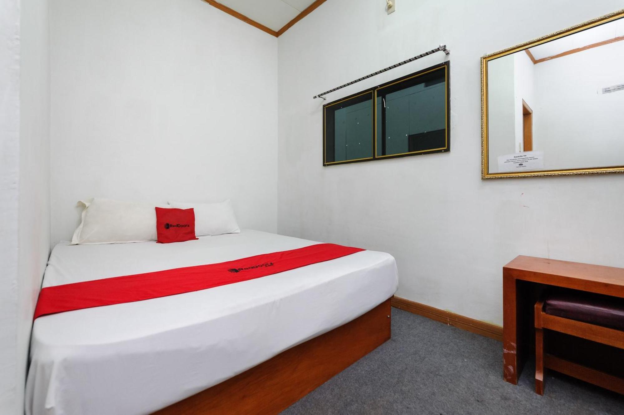 Hotel Reddoorz Syariah @ Panglima Nyak Makam Aceh 2 2*